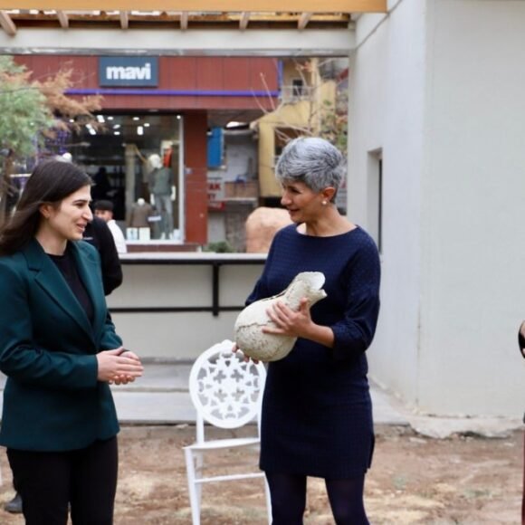 Silopi’de “Kahramanın Sonsuz Sürgünü” Sergisine Yoğun İlgi: Ezidi Halkının Hafızasına Dokunan Sanatsal Yolculuk Sürüyor